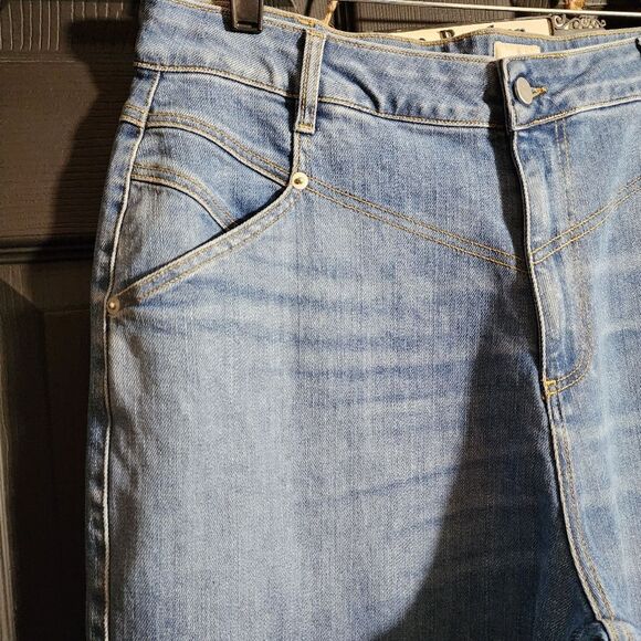 Wrap London Relaxed High Waisted Relaxed Stretch Tapered Jeans - Picture 11 of 16